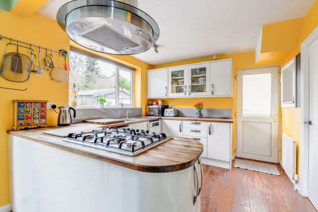 Property photo 3 of 26 Kitchen