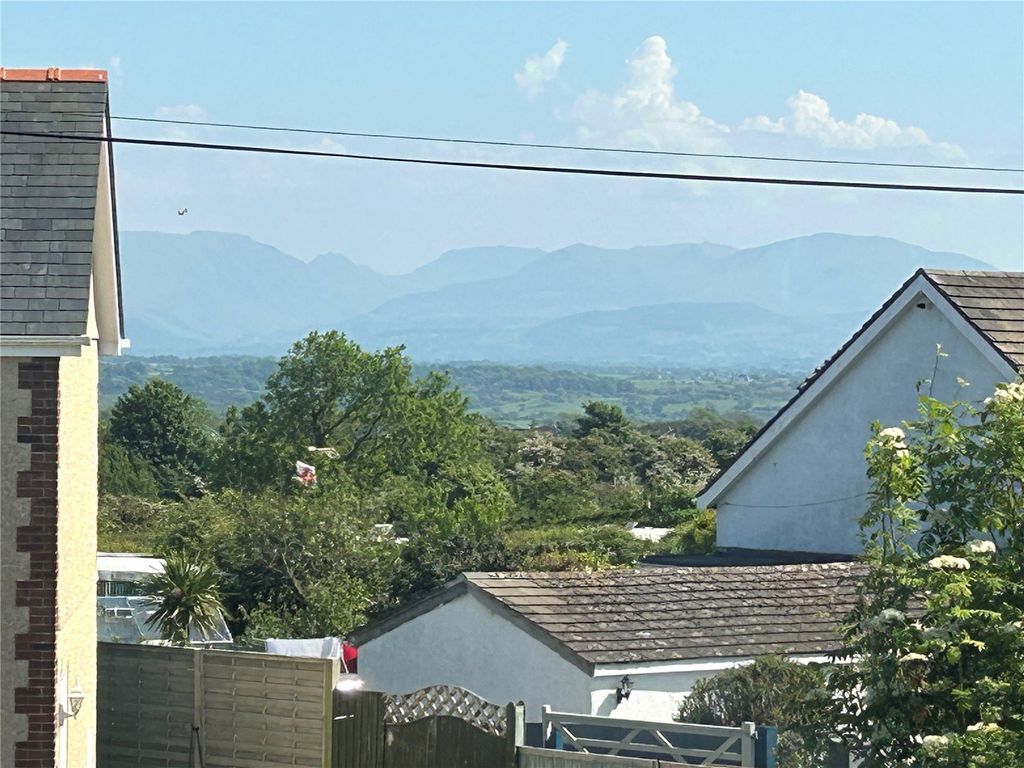 Property photo 2 of 18 Picture No. 12