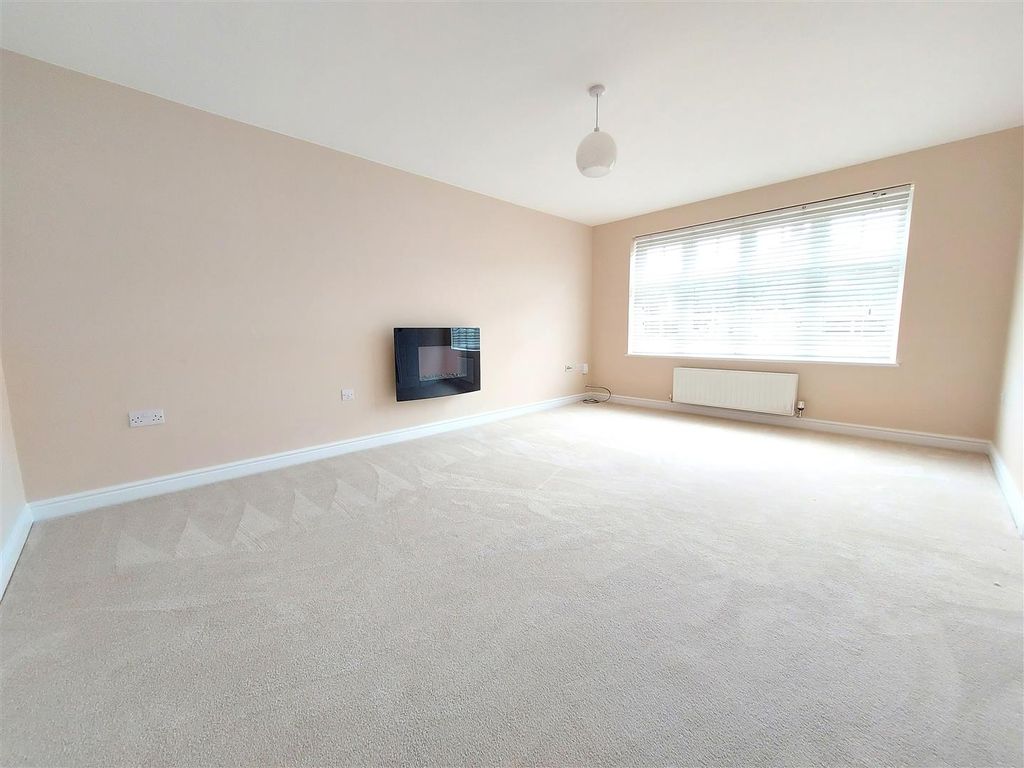 Property photo 3 of 19 Living Room
