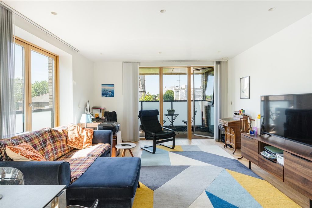 Property photo 2 of 18 Vicars_Road-07.Jpg