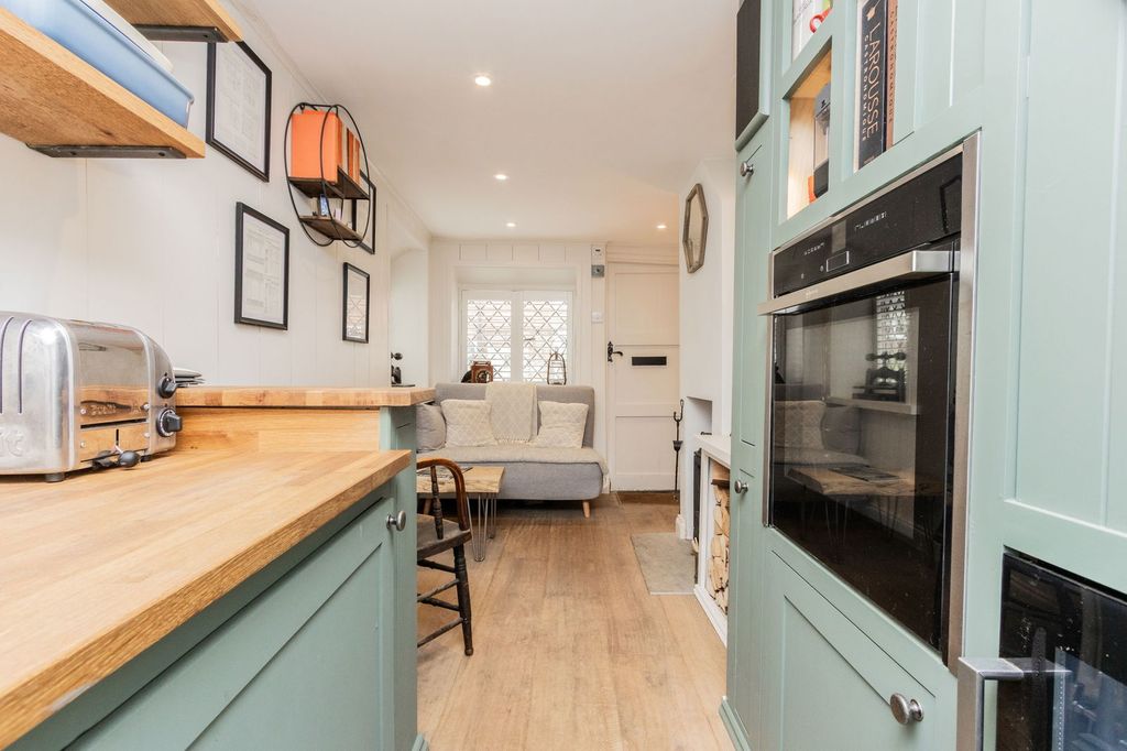 Property photo 3 of 9