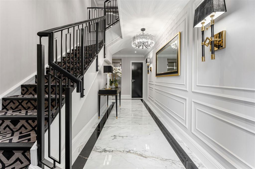 Property photo 2 of 24