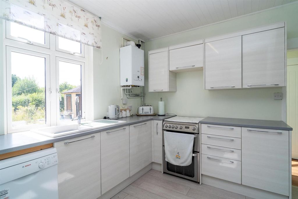 Property photo 3 of 16 Kitchen