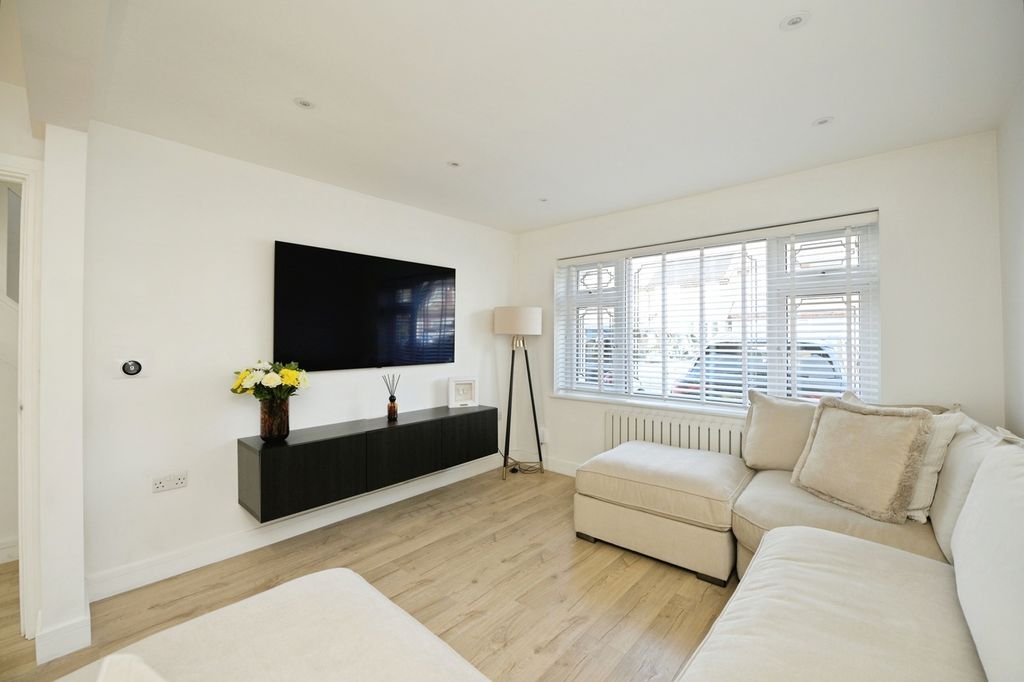 Property photo 2 of 18 Pbox-Img.Jpg