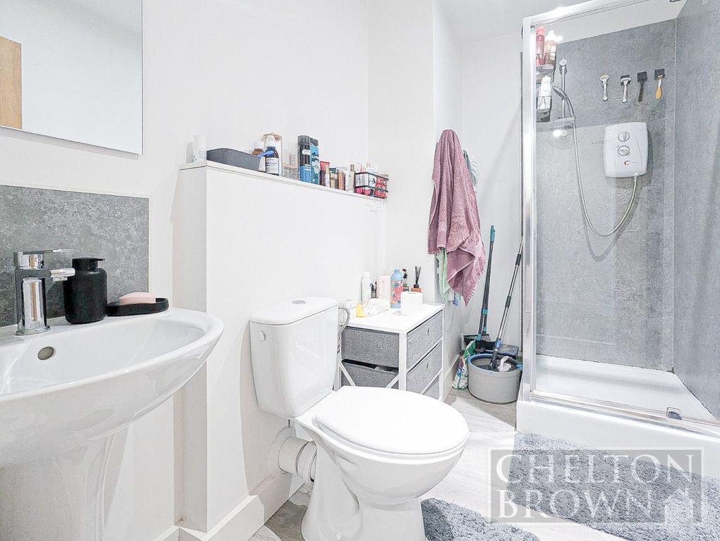 Property photo 3 of 10 Bathroom
