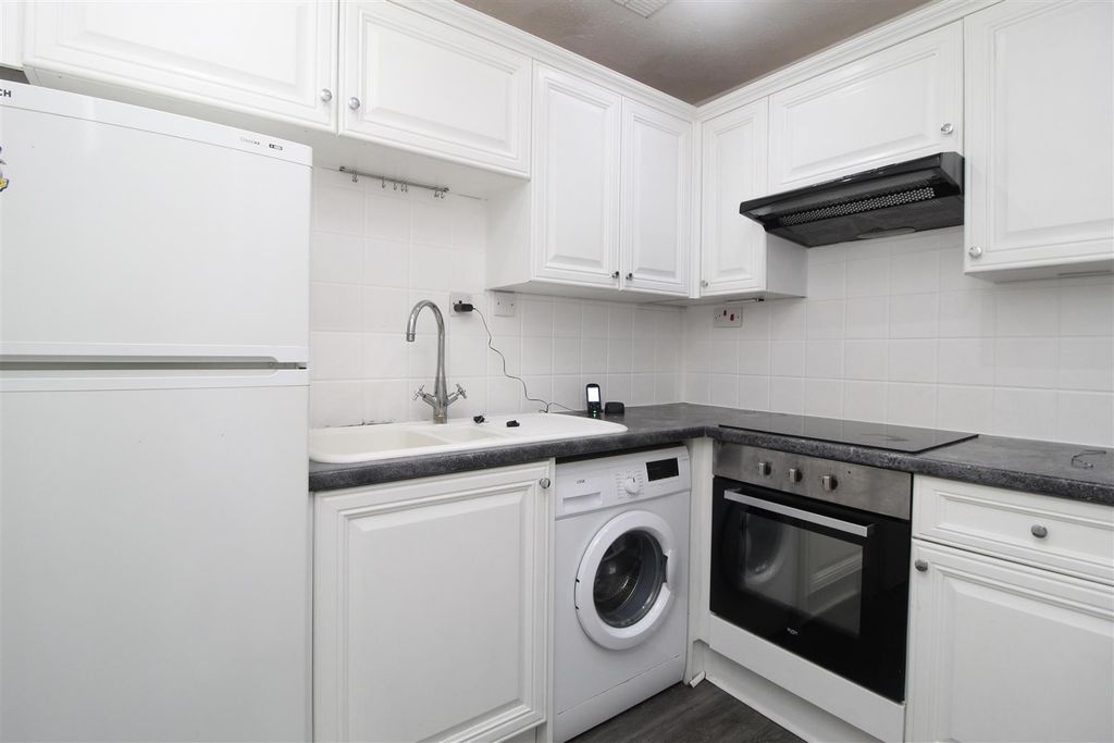 Property photo 3 of 10 04Ead3Dd-Ef71-4B00-8Ef6-29052D45C4E3_1_201_A.Jpeg