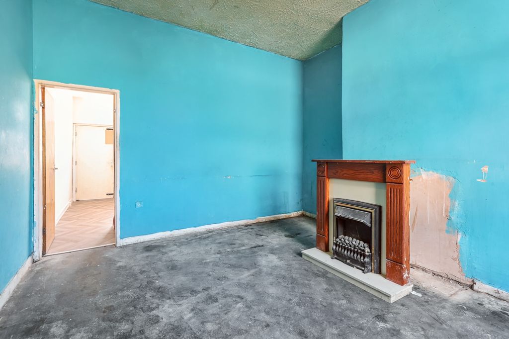 Property photo 3 of 15 31 Regent Street, Bury, Lancashire, Bl9 5At