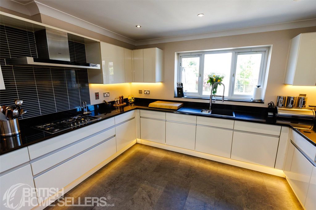 Property photo 2 of 42 Picture No. 44