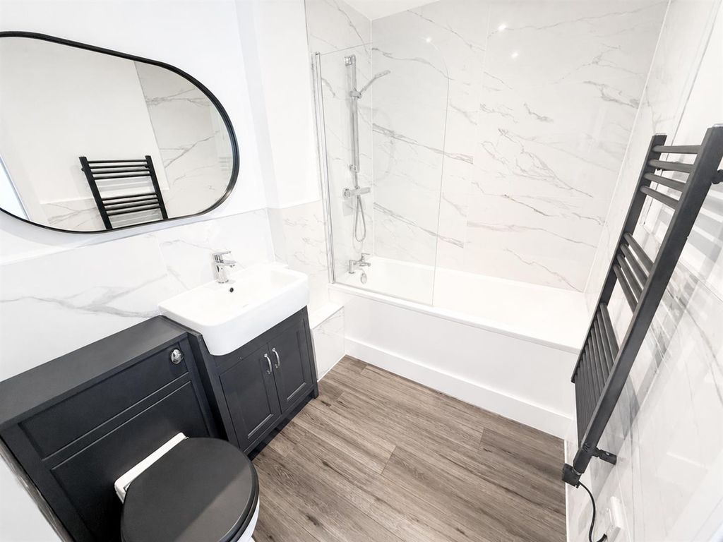 Property photo 1 of 6 Bath Room.Png