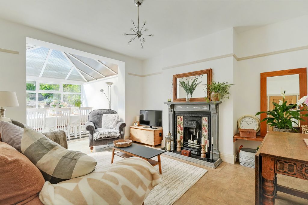 Property photo 3 of 46