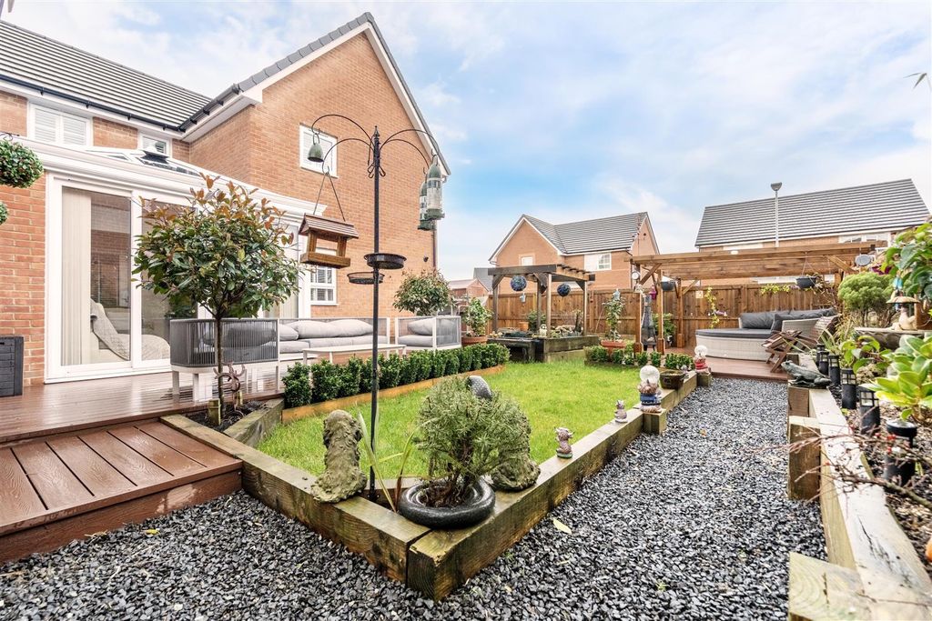 Property photo 1 of 10 External