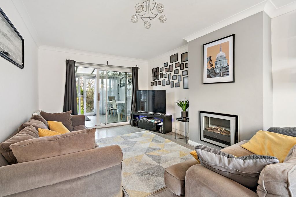 Property photo 3 of 25