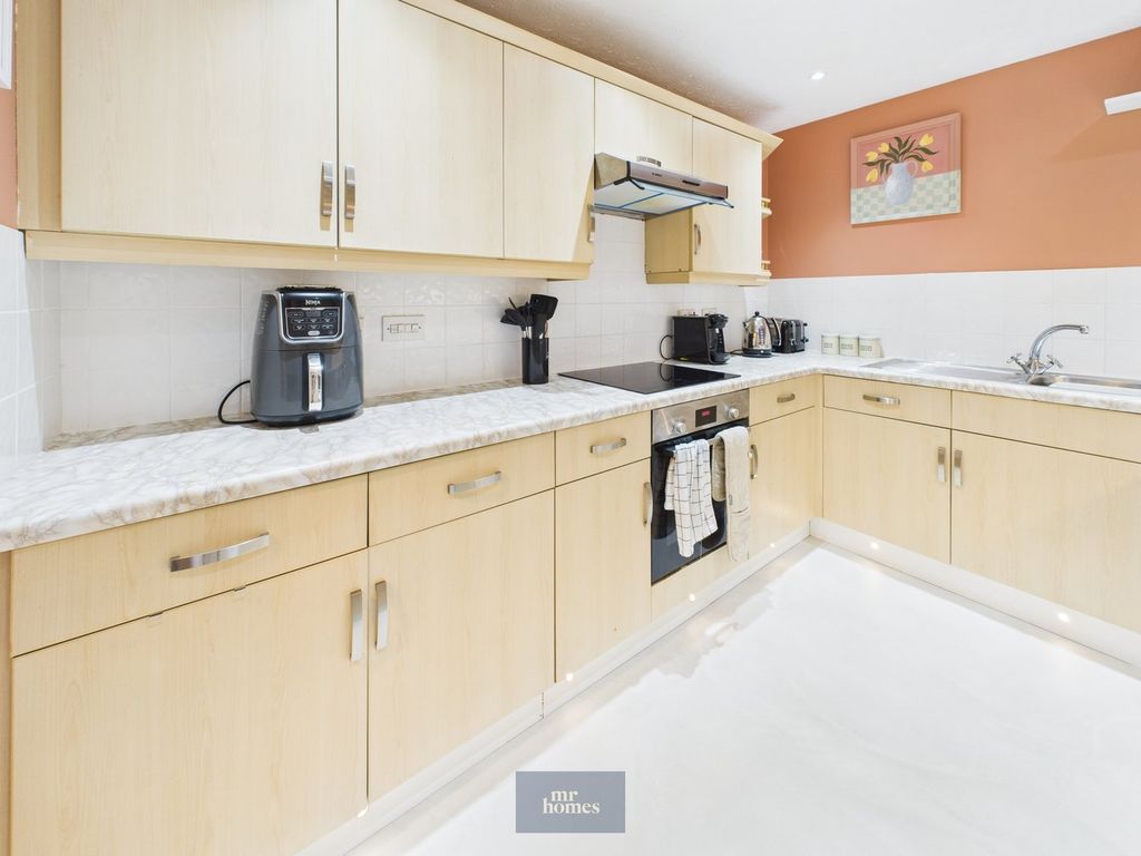 Property photo 3 of 27