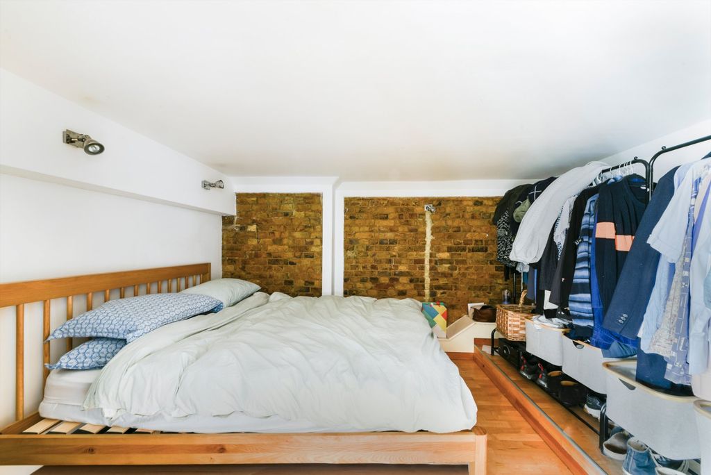 Property photo 3 of 13 Bedroom