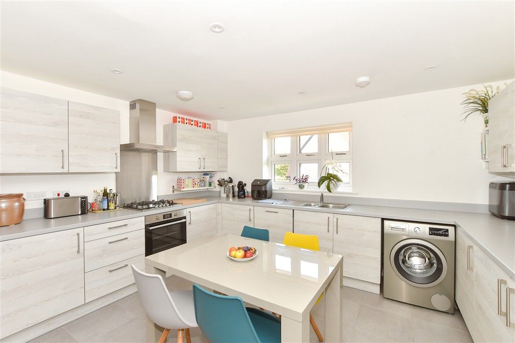 Property photo 1 of 10 Kitchen