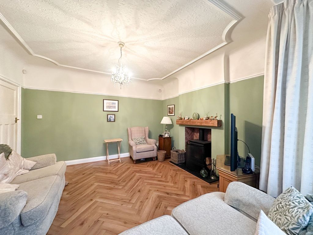 Property photo 2 of 27