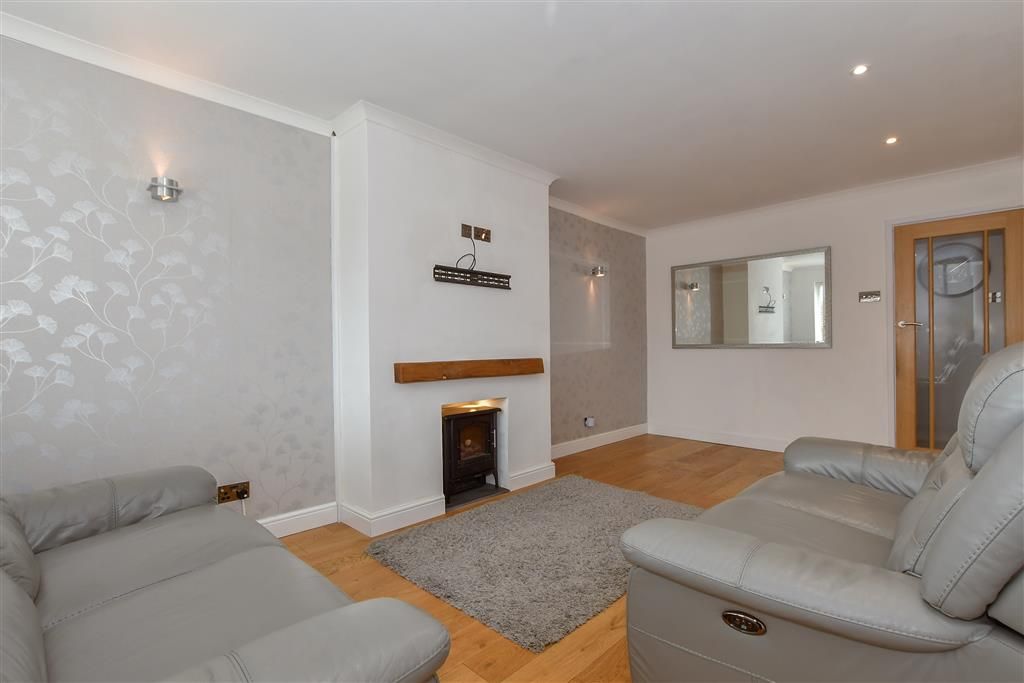 Property photo 3 of 12 Lounge
