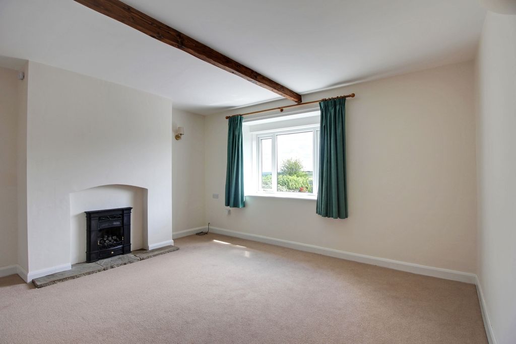 Property photo 3 of 17 Living Room