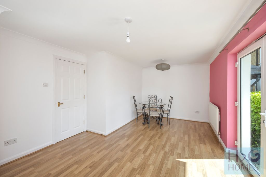 Property photo 3 of 17 Hamilton Court 18-006