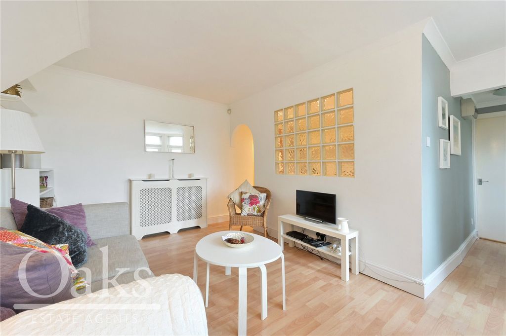 Property photo 3 of 8 Reception