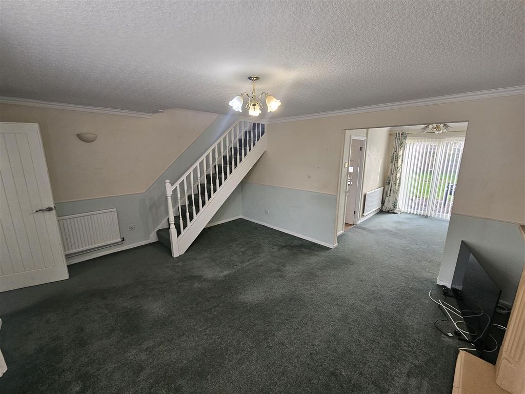 Property photo 3 of 25 Lounge