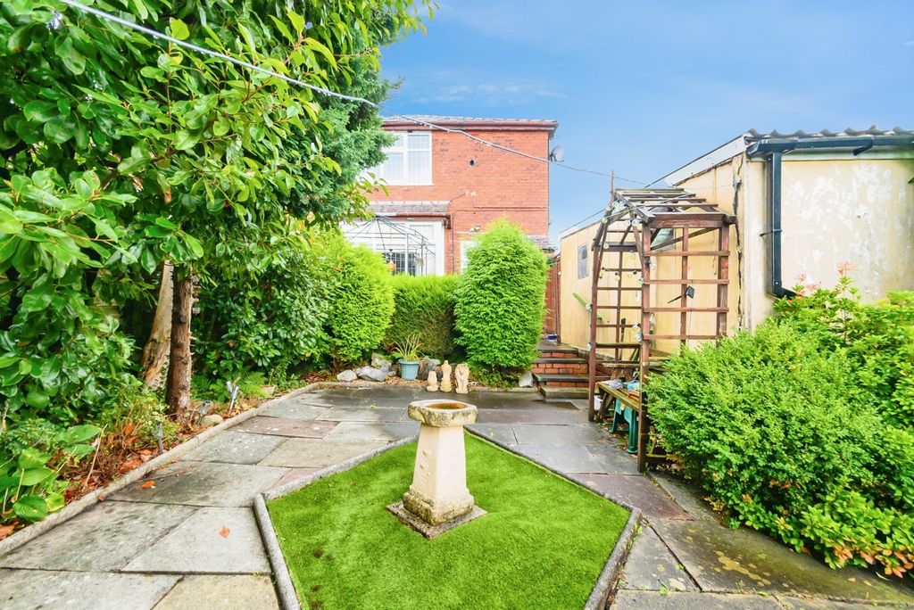 Property photo 2 of 17 Photo