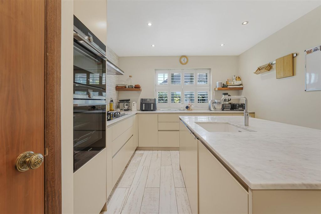 Property photo 1 of 23 Kitchen