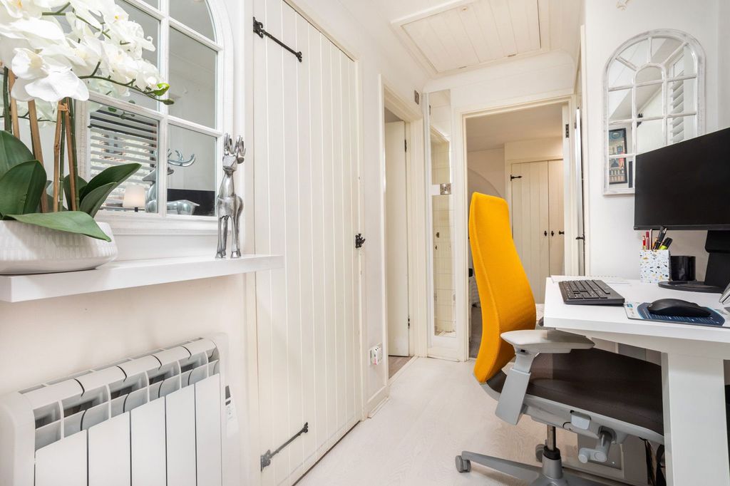 Property photo 3 of 31