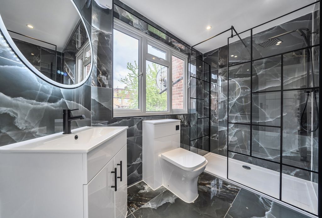 Property photo 3 of 21 1457230-14-69Fb85...