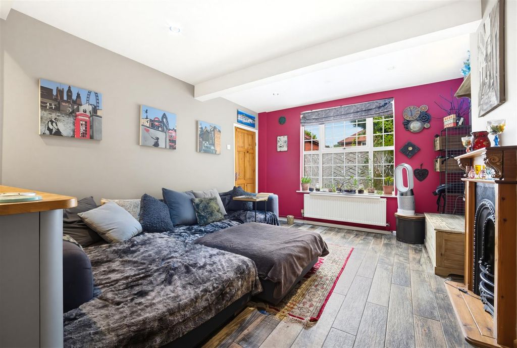 Property photo 3 of 15 11 Greatdown Recp.Jpg