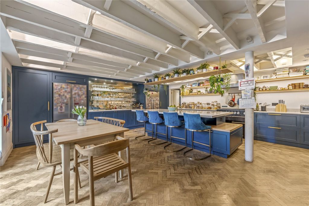 Property photo 2 of 21 Kitchen