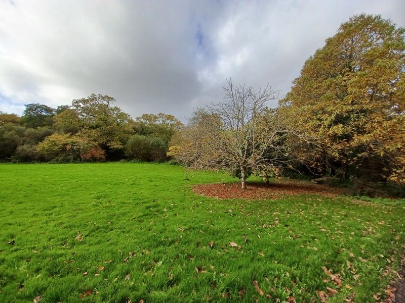 Property photo 3 of 16 Communal Gardens