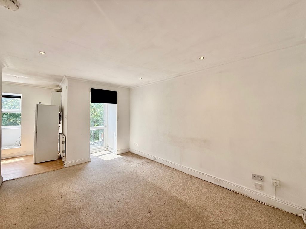 Property photo 2 of 7 Image