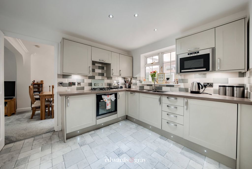 Property photo 2 of 22