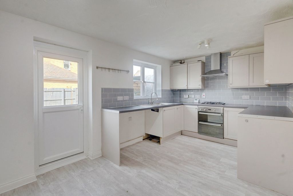 Property photo 3 of 27