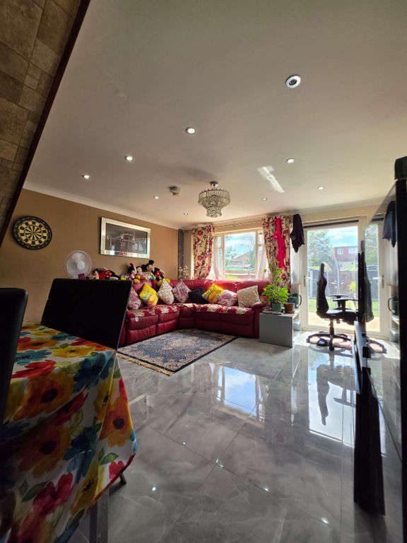 Property photo 1 of 10 2 Bed Terraced House To Rent Eastcote Lane, Harrow Ha2