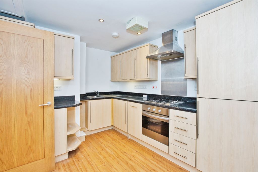 Property photo 3 of 11