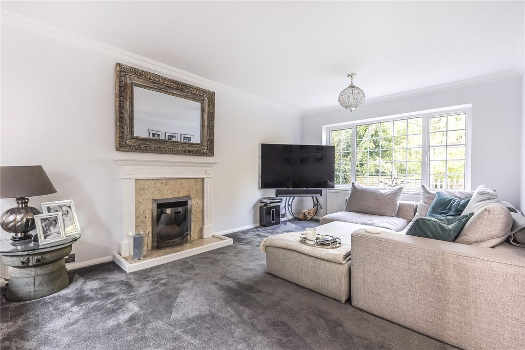 Property photo 2 of 10 Sitting Room