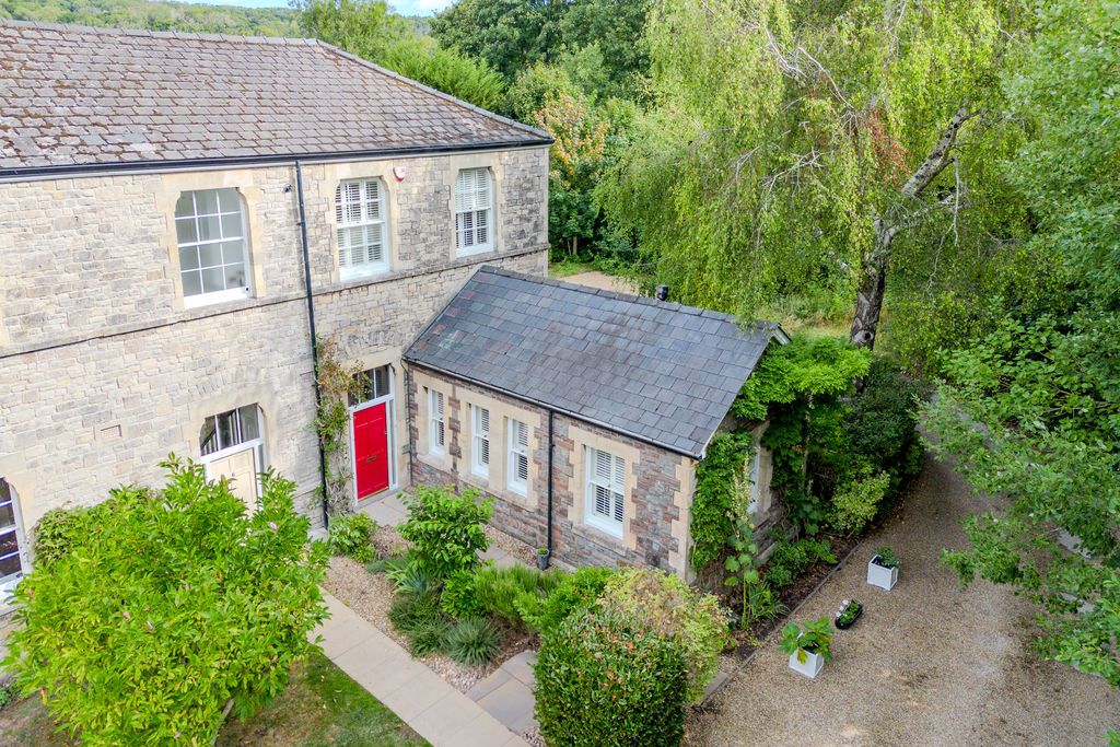 Property photo 1 of 19 Photo 15