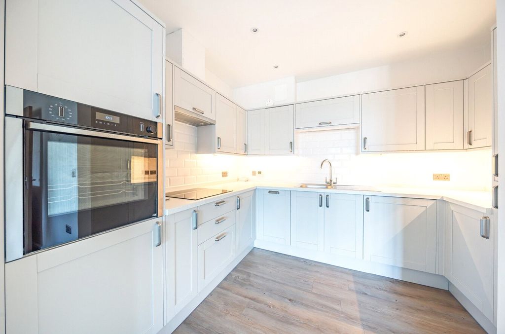 Property photo 2 of 10 Kitchen