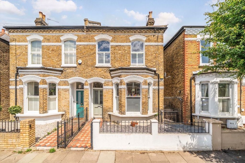 Property photo 1 of 8