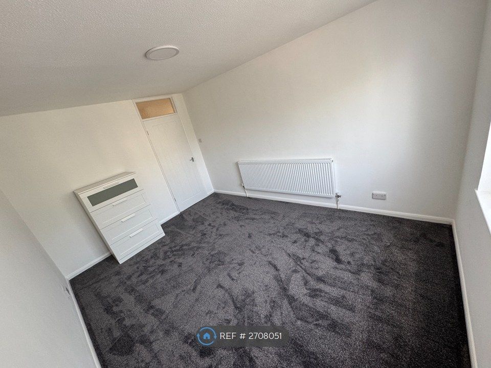 Property photo 2 of 18 Master Bedroom