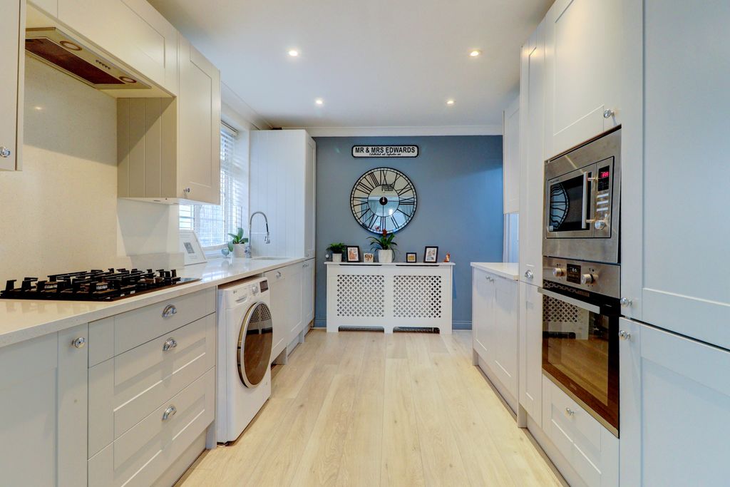 Property photo 3 of 20 Picture No. 02