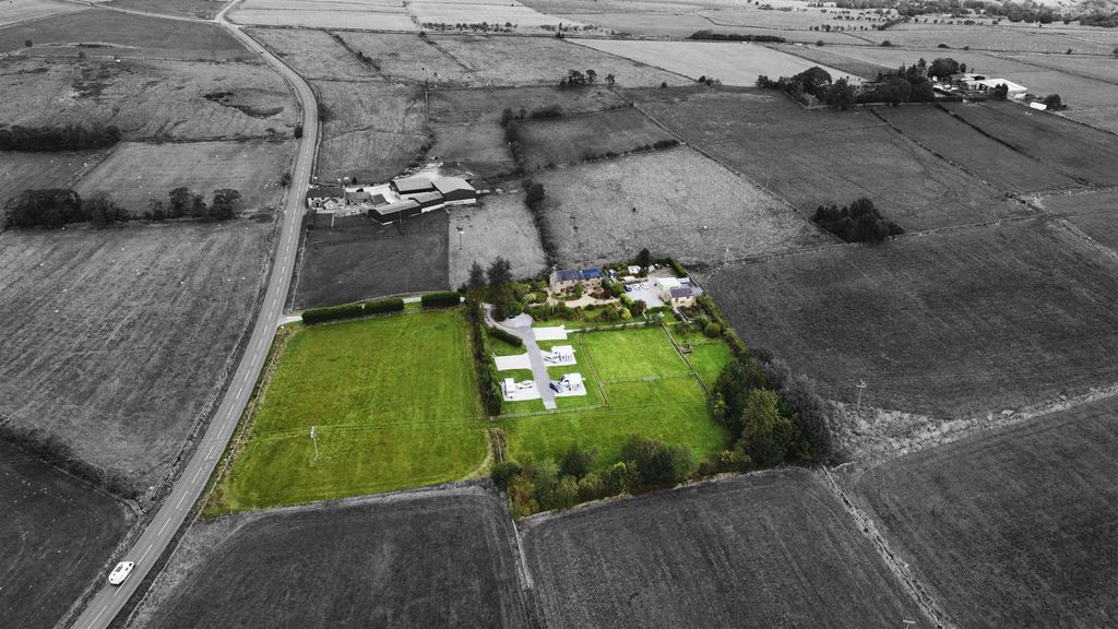 Property photo 2 of 65 Location