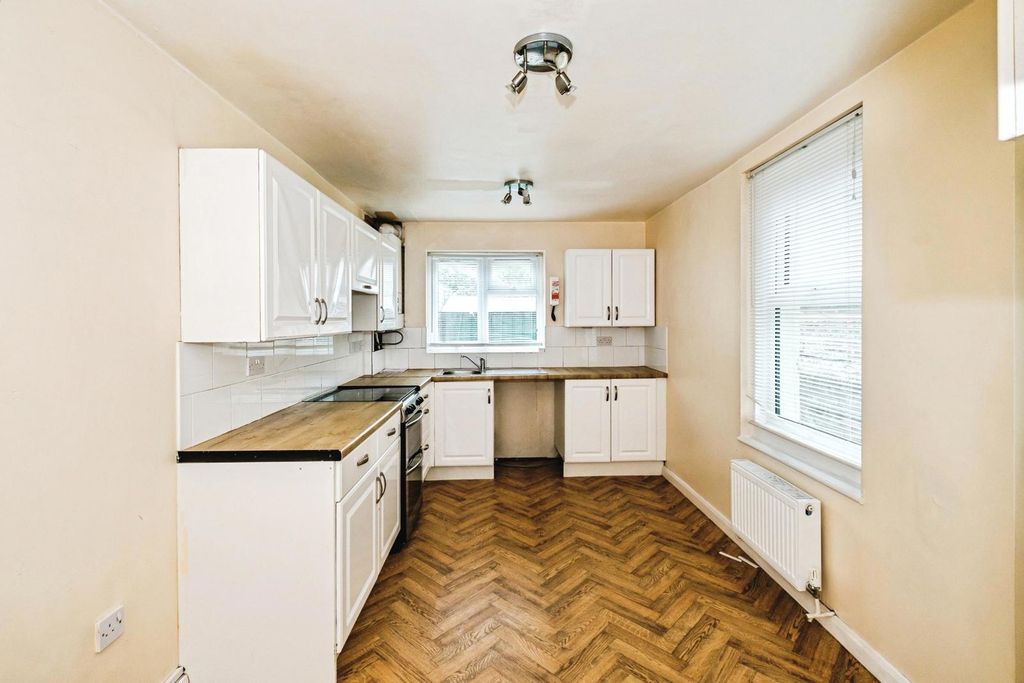 Property photo 3 of 17 Pbox-Img.Jpg