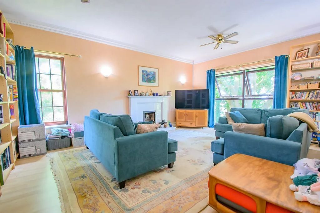 Property photo 2 of 62