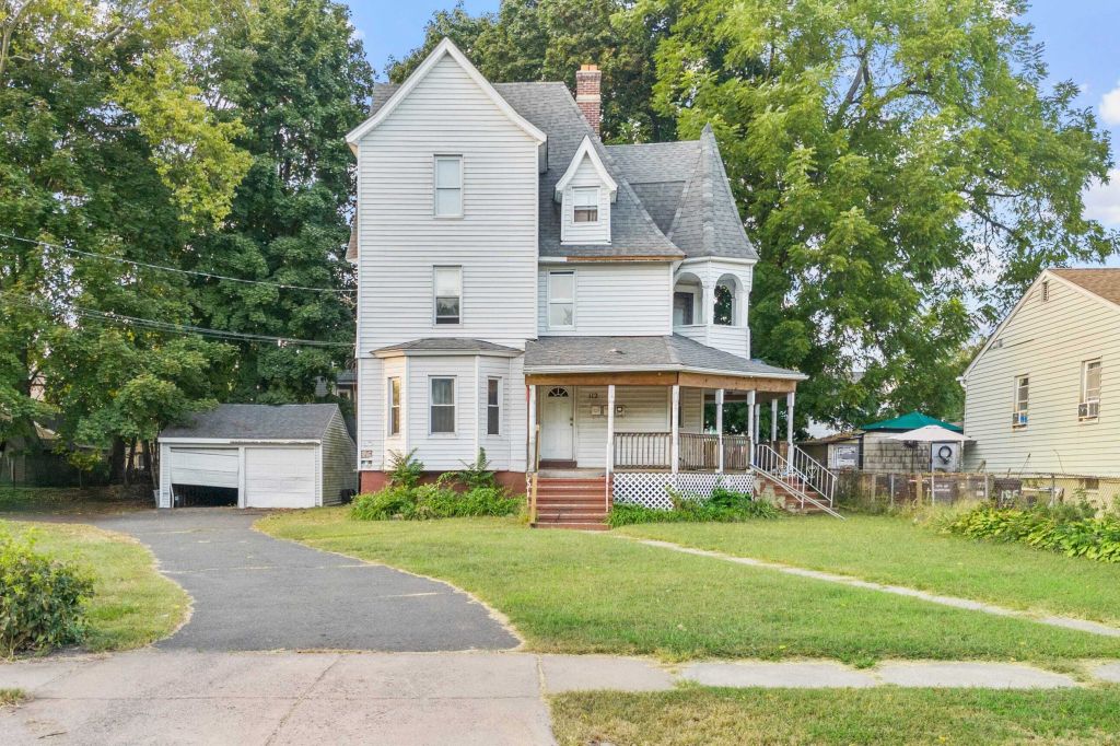 Property photo 1 of 10