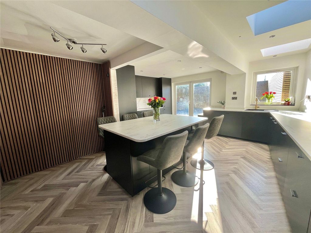 Property photo 2 of 22 Picture No. 25