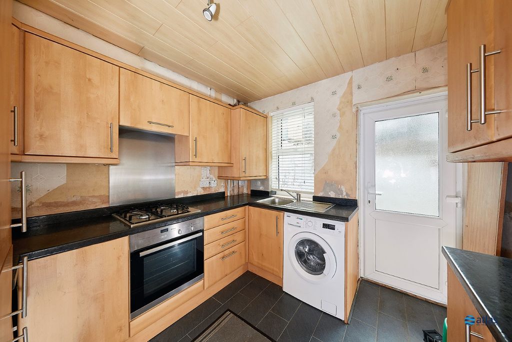 Property photo 2 of 14 Kitchen