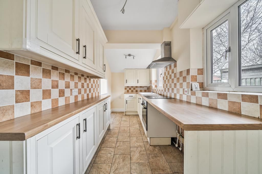 Property photo 3 of 20 Kitchen